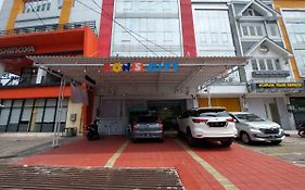 Rons City Hotel near Simpang Lima Semarang Redpartner